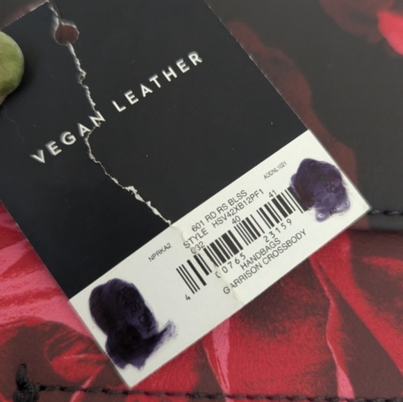 Simply Vera Vera Wang Garrison Crossbody Bag Black Red Rose Vegan Leather NWT! - Picture 11 of 12